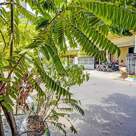 Spot On 91716 Kost Yy Syariah Hotel Mojokerto Eksteriør billede