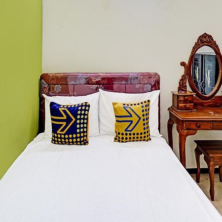 Spot On 91716 Kost Yy Syariah Hotel Mojokerto Eksteriør billede