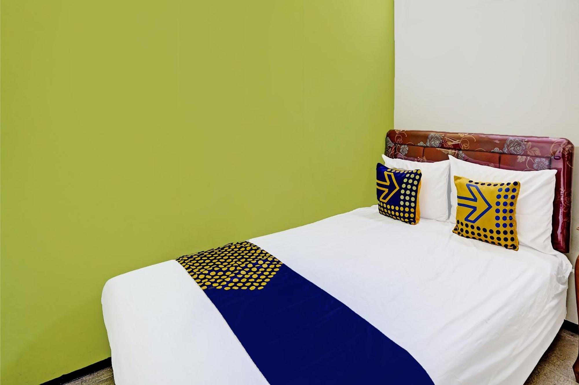 Spot On 91716 Kost Yy Syariah Hotel Mojokerto Eksteriør billede
