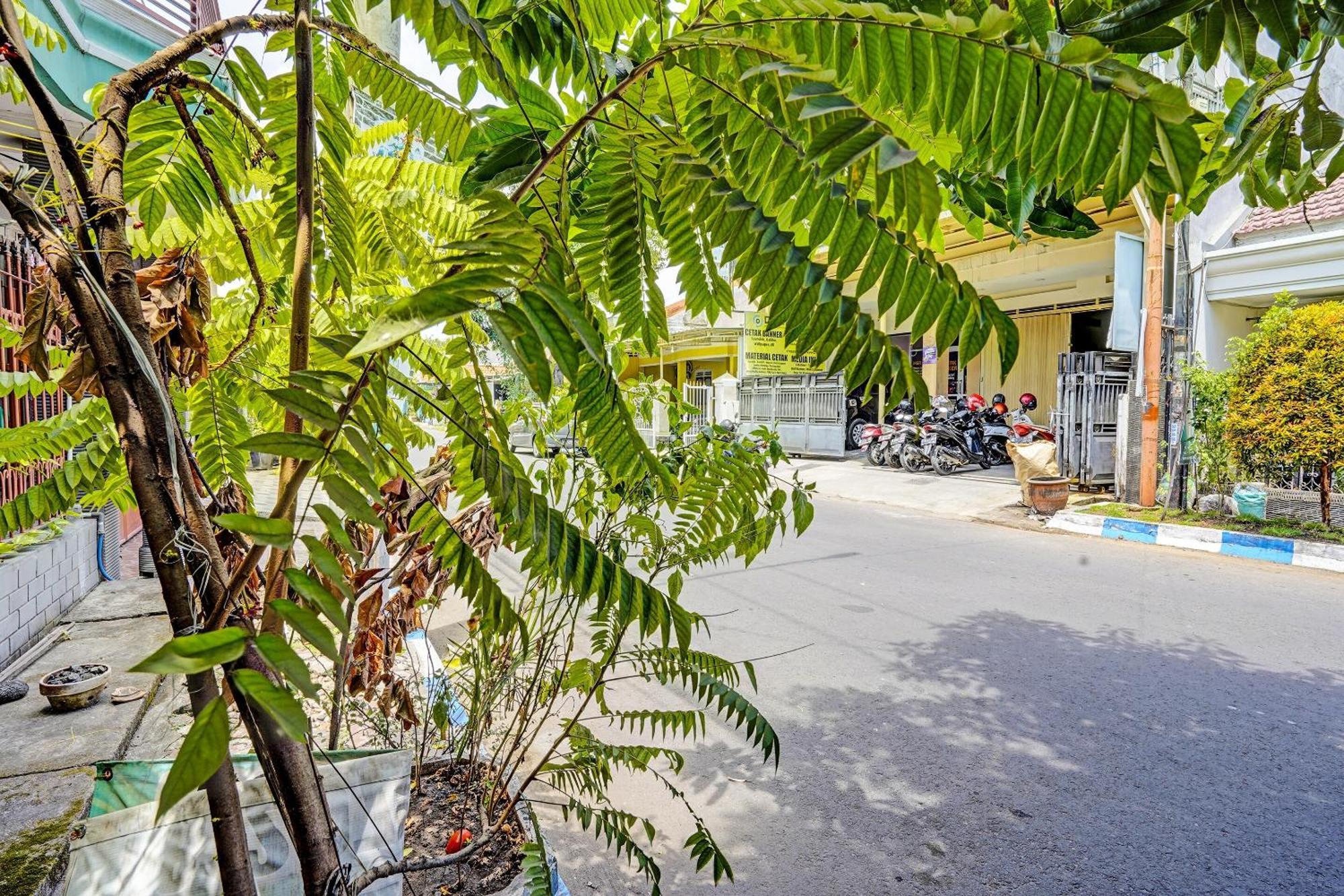 Spot On 91716 Kost Yy Syariah Hotel Mojokerto Eksteriør billede