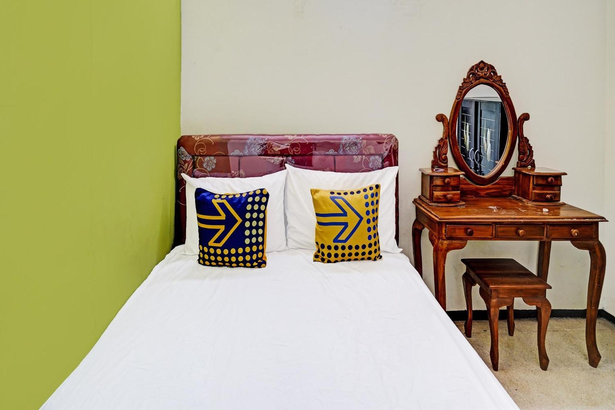 Spot On 91716 Kost Yy Syariah Hotel Mojokerto Eksteriør billede