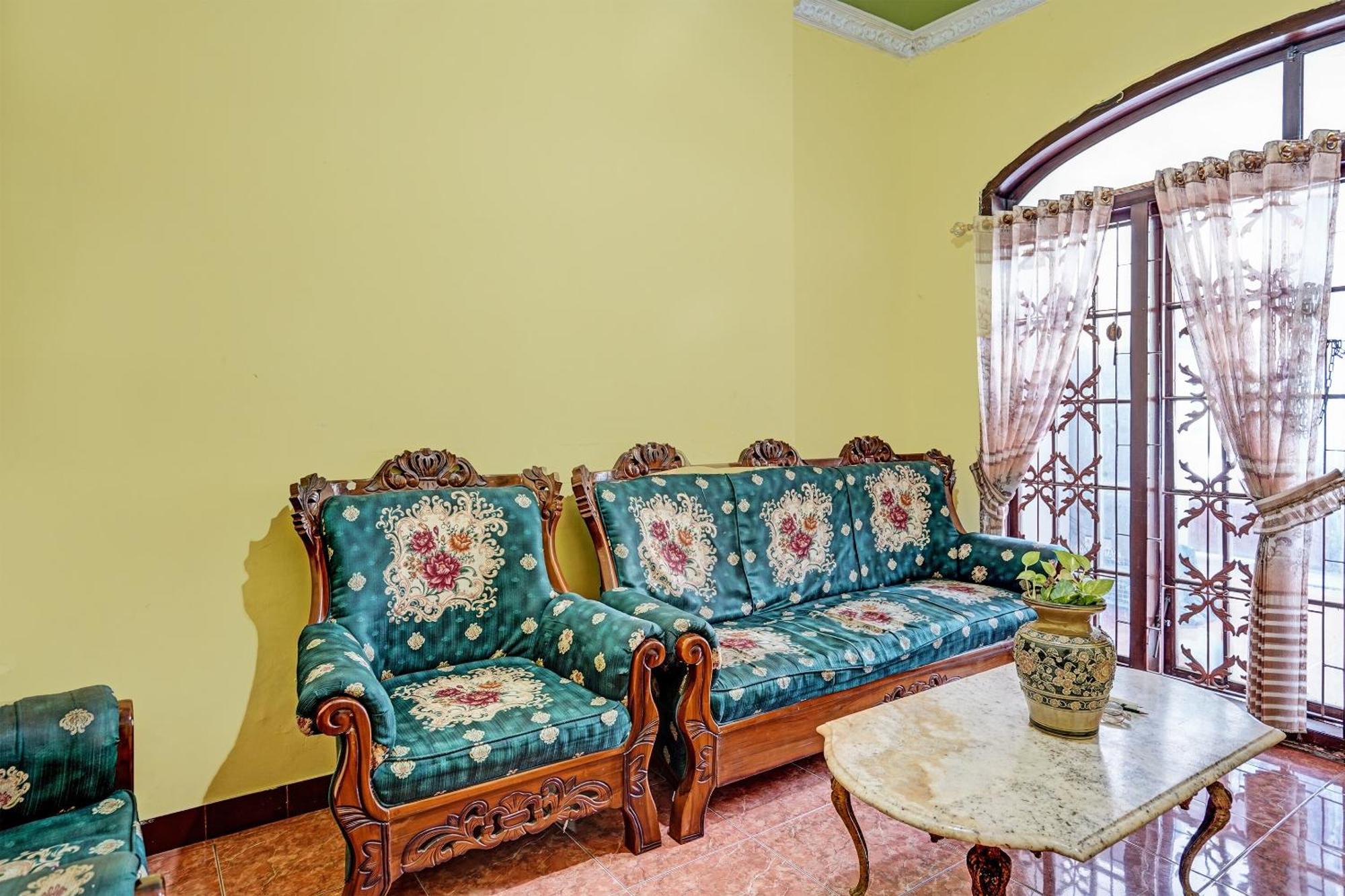 Spot On 91716 Kost Yy Syariah Hotel Mojokerto Eksteriør billede