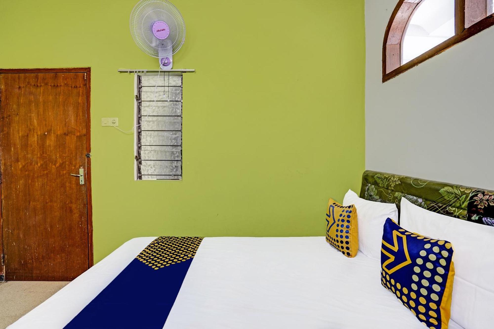 Spot On 91716 Kost Yy Syariah Hotel Mojokerto Eksteriør billede