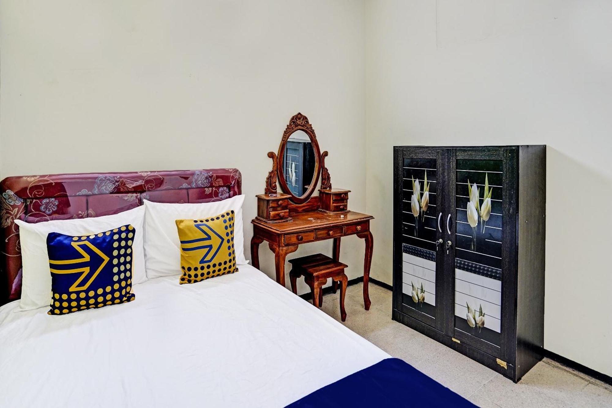 Spot On 91716 Kost Yy Syariah Hotel Mojokerto Eksteriør billede