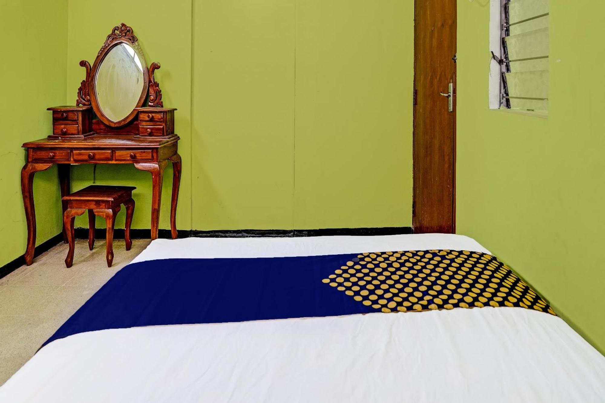 Spot On 91716 Kost Yy Syariah Hotel Mojokerto Eksteriør billede