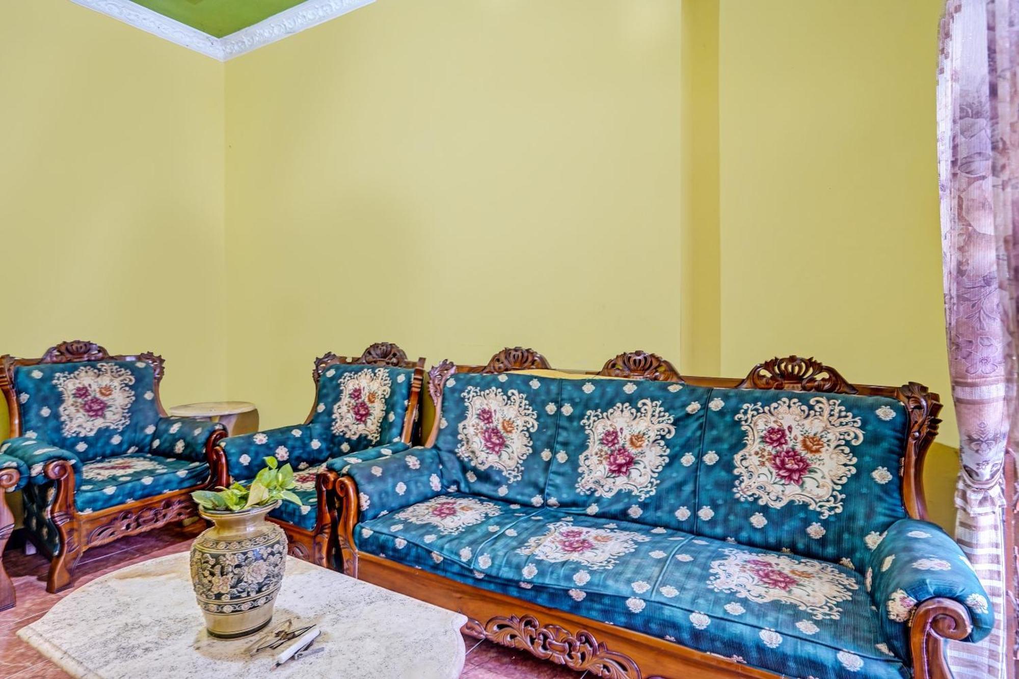 Spot On 91716 Kost Yy Syariah Hotel Mojokerto Eksteriør billede