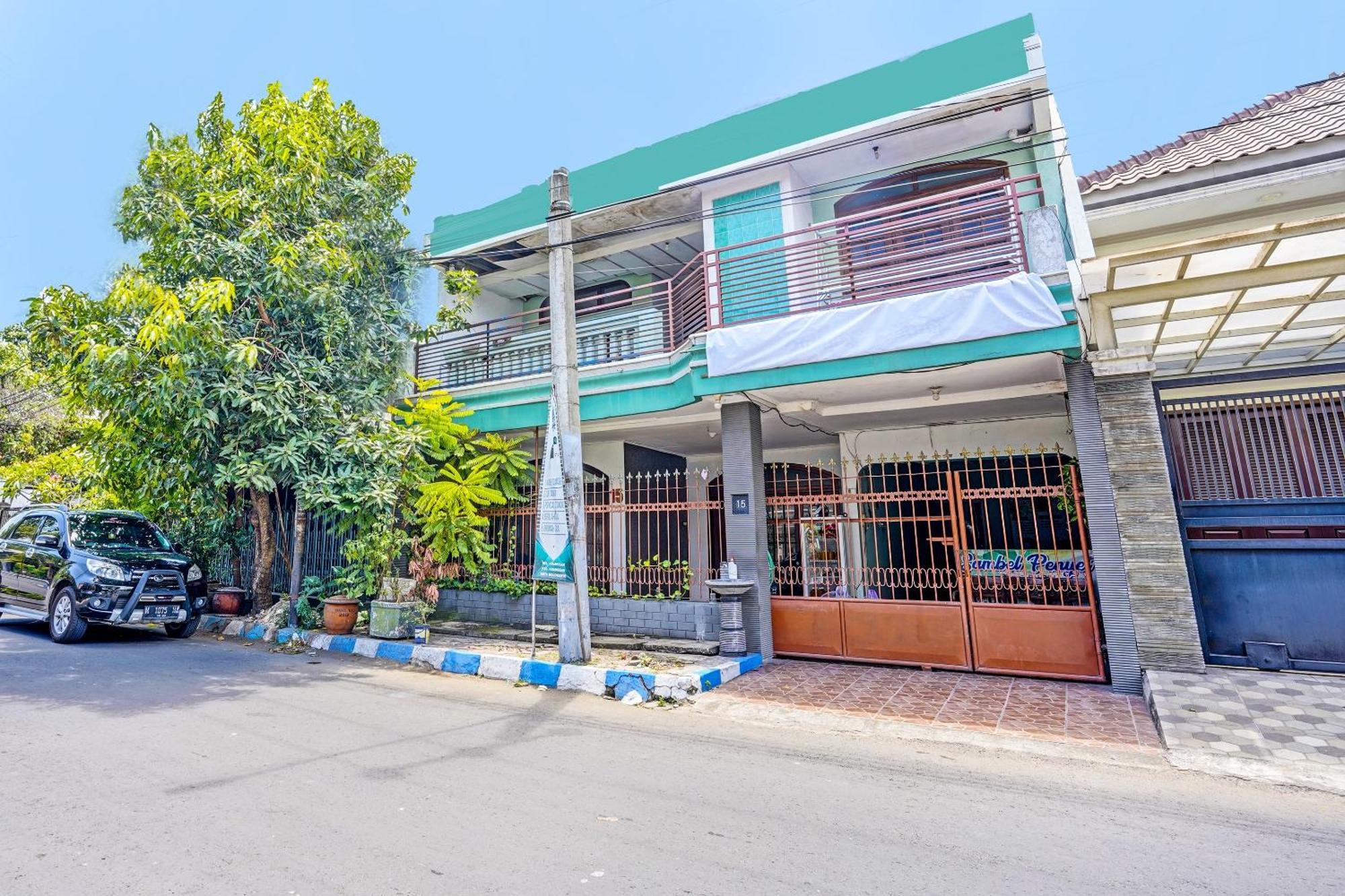 Spot On 91716 Kost Yy Syariah Hotel Mojokerto Eksteriør billede